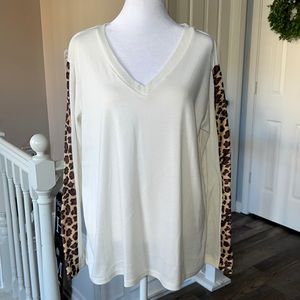 Leopard trimmed top